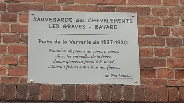 mercredi 14 septembre. Pose avec jean François Lamoureux de la nouvelle plaque au puit de la Verrerie